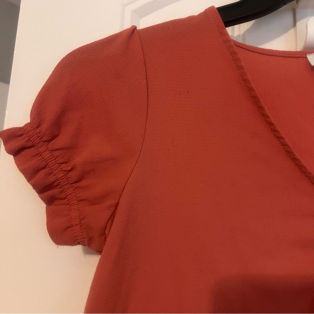 🍒 Olive & Oak Coral Top with Gathered Front Size S - Picture 5 of 6